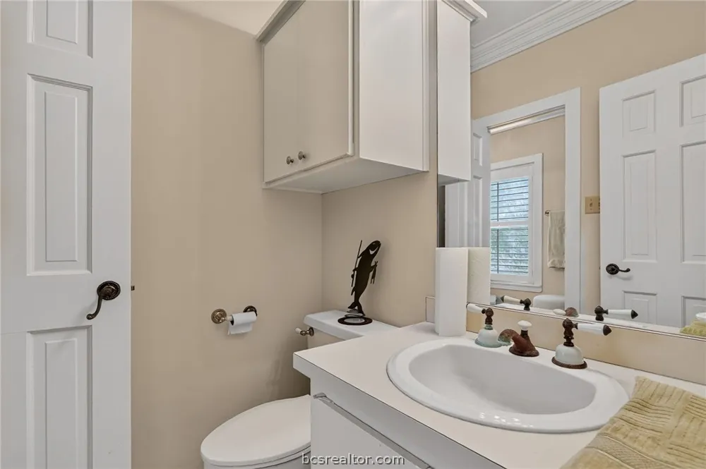 2349 W Briargate Drive Bryan, TX 77802