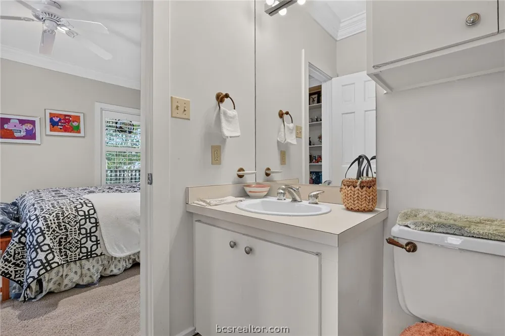 2349 W Briargate Drive Bryan, TX 77802