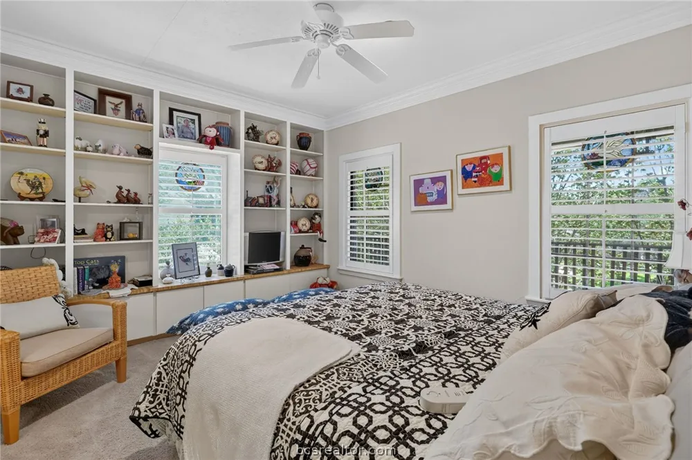 2349 W Briargate Drive Bryan, TX 77802