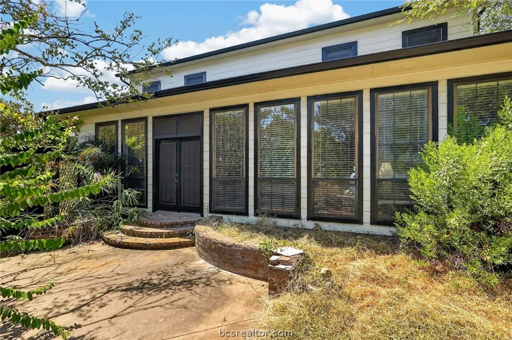 2349 W Briargate Drive Bryan, TX 77802