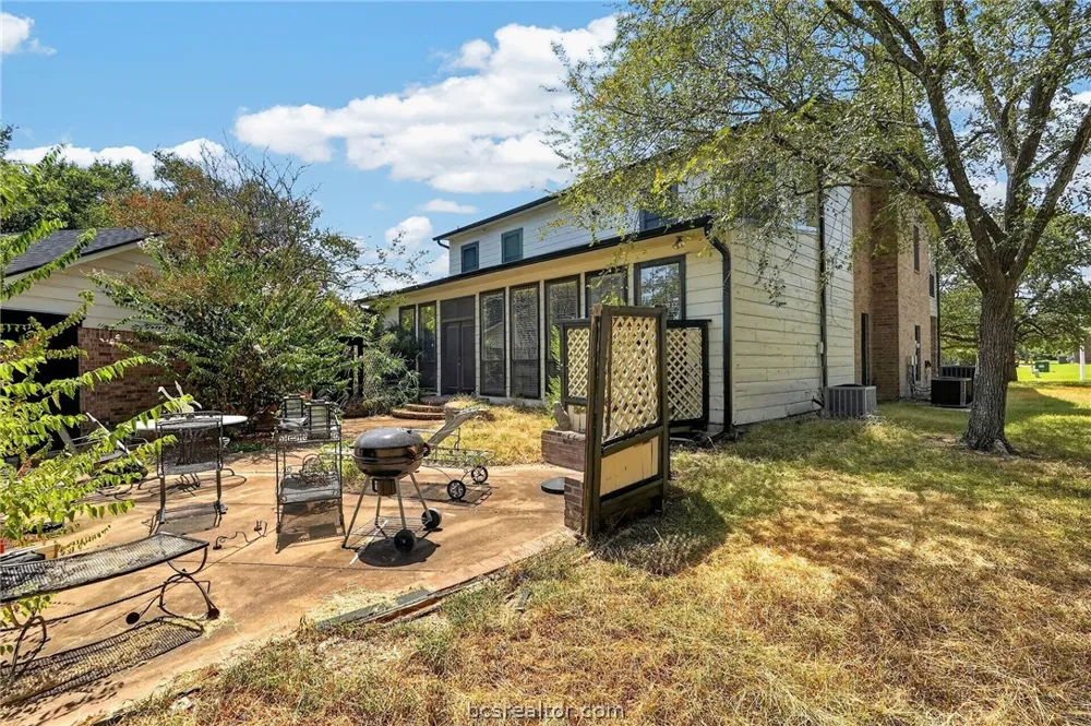 2349 W Briargate Drive Bryan, TX 77802
