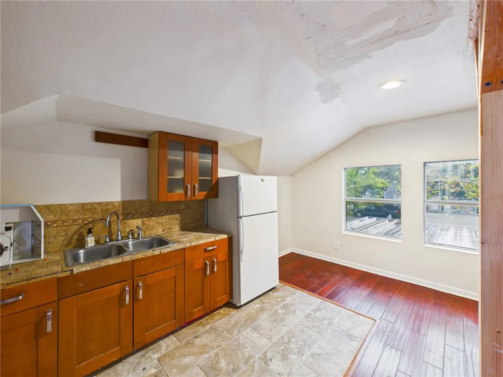 1206 E 30th Street Bryan, TX 77802