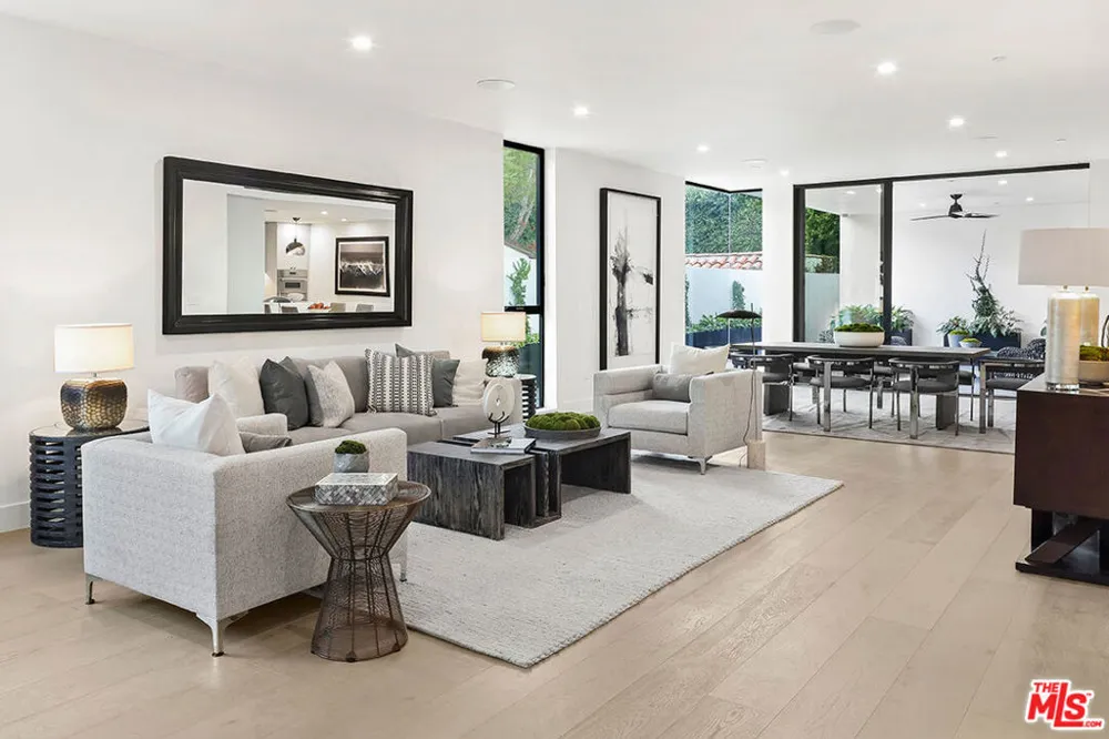 11961 Dorothy Street #2 Los Angeles, CA 90049
