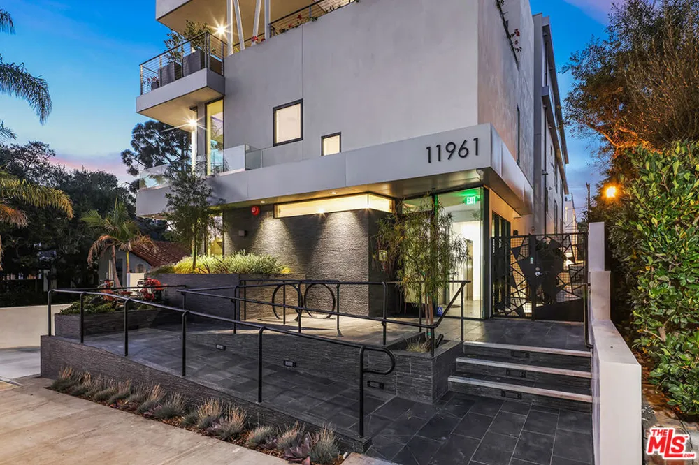 11961 Dorothy Street #2 Los Angeles, CA 90049