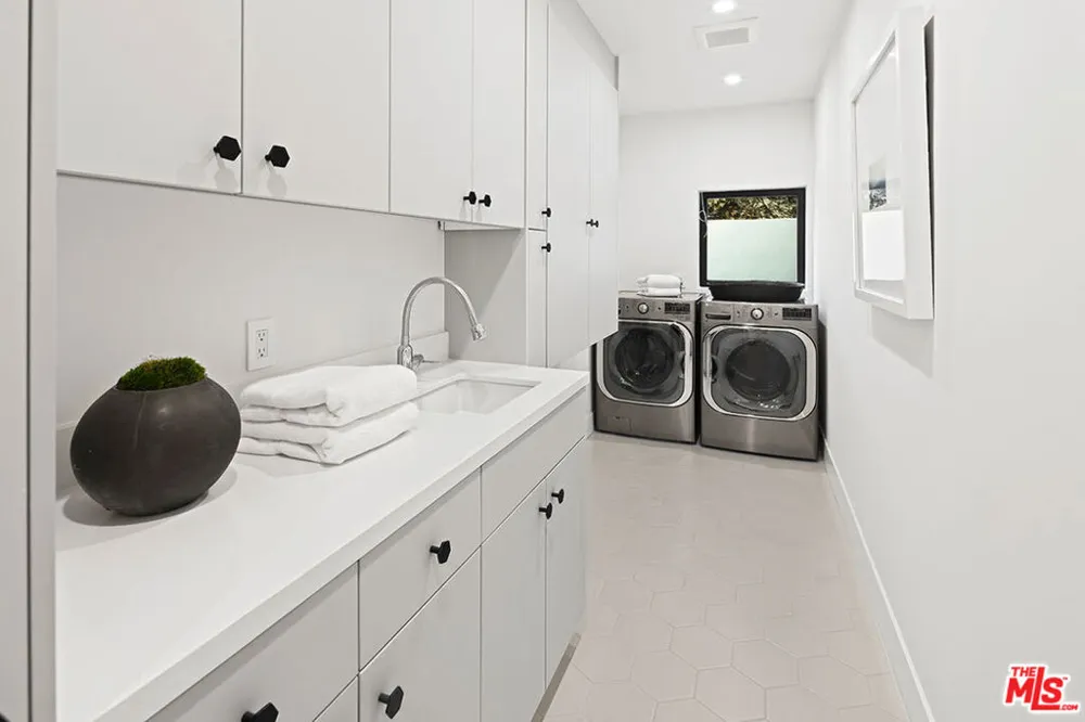 11961 Dorothy Street #2 Los Angeles, CA 90049