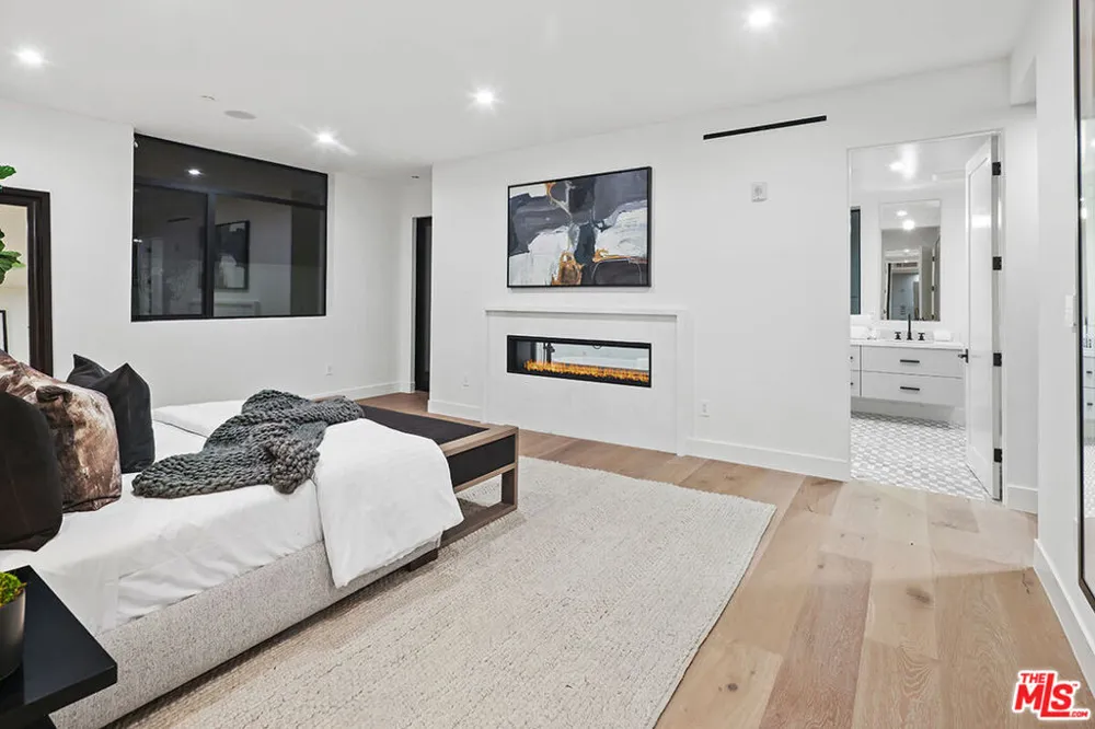 11961 Dorothy Street #2 Los Angeles, CA 90049