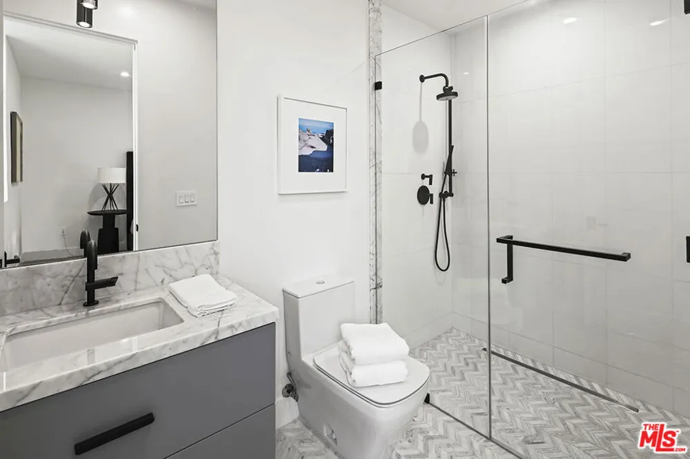 11961 Dorothy Street #2 Los Angeles, CA 90049