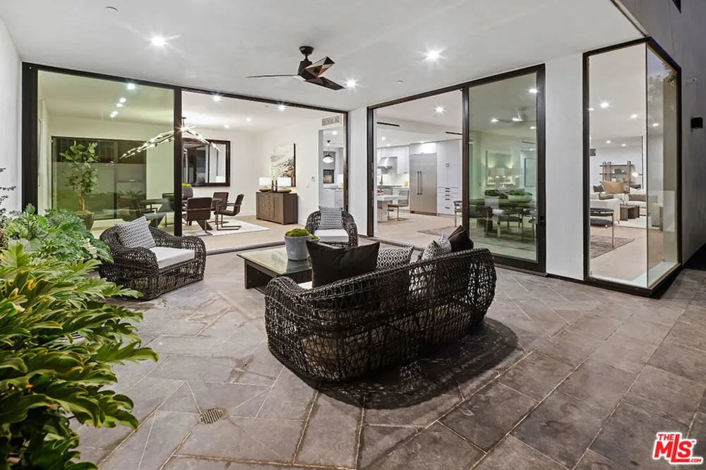 11961 Dorothy Street #2 Los Angeles, CA 90049