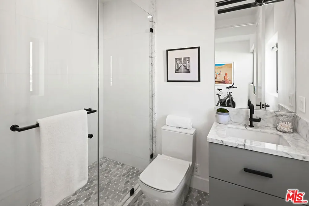 11961 Dorothy Street #2 Los Angeles, CA 90049
