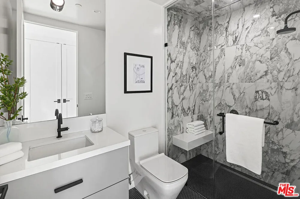 11961 Dorothy Street #2 Los Angeles, CA 90049