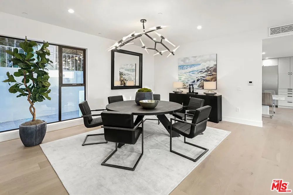 11961 Dorothy Street #2 Los Angeles, CA 90049