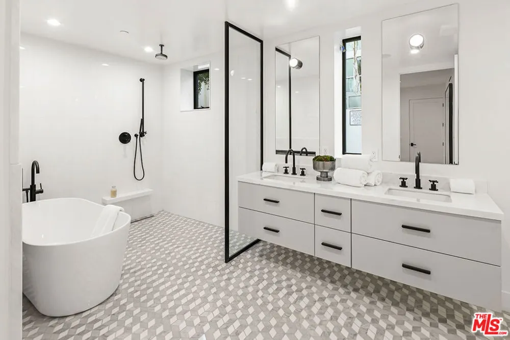 11961 Dorothy Street #2 Los Angeles, CA 90049