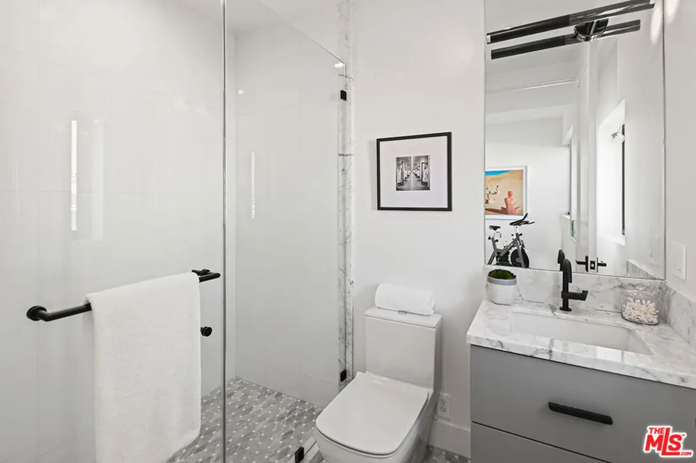 11961 Dorothy Street #2 Los Angeles, CA 90049