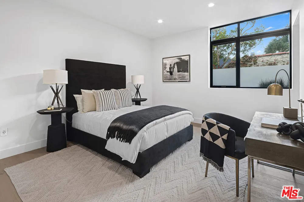 11961 Dorothy Street #2 Los Angeles, CA 90049