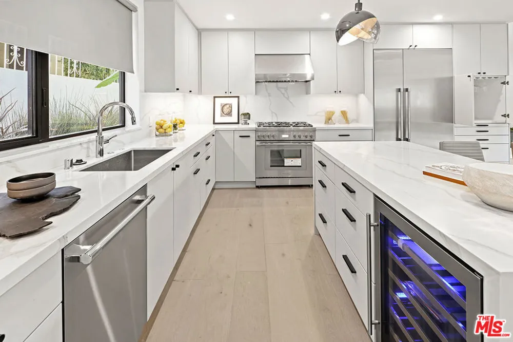11961 Dorothy Street #2 Los Angeles, CA 90049