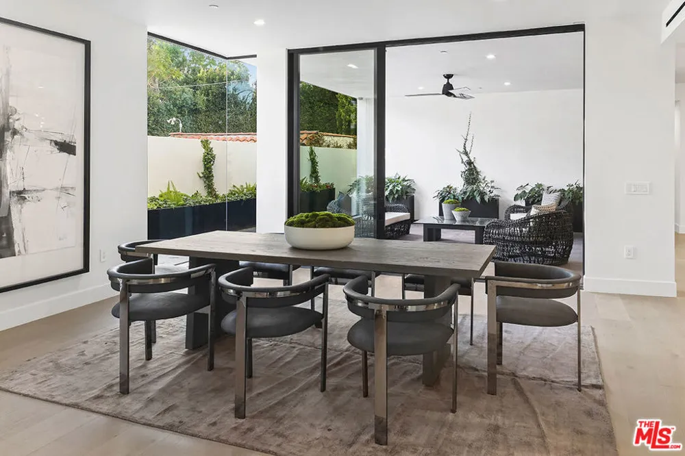 11961 Dorothy Street #2 Los Angeles, CA 90049
