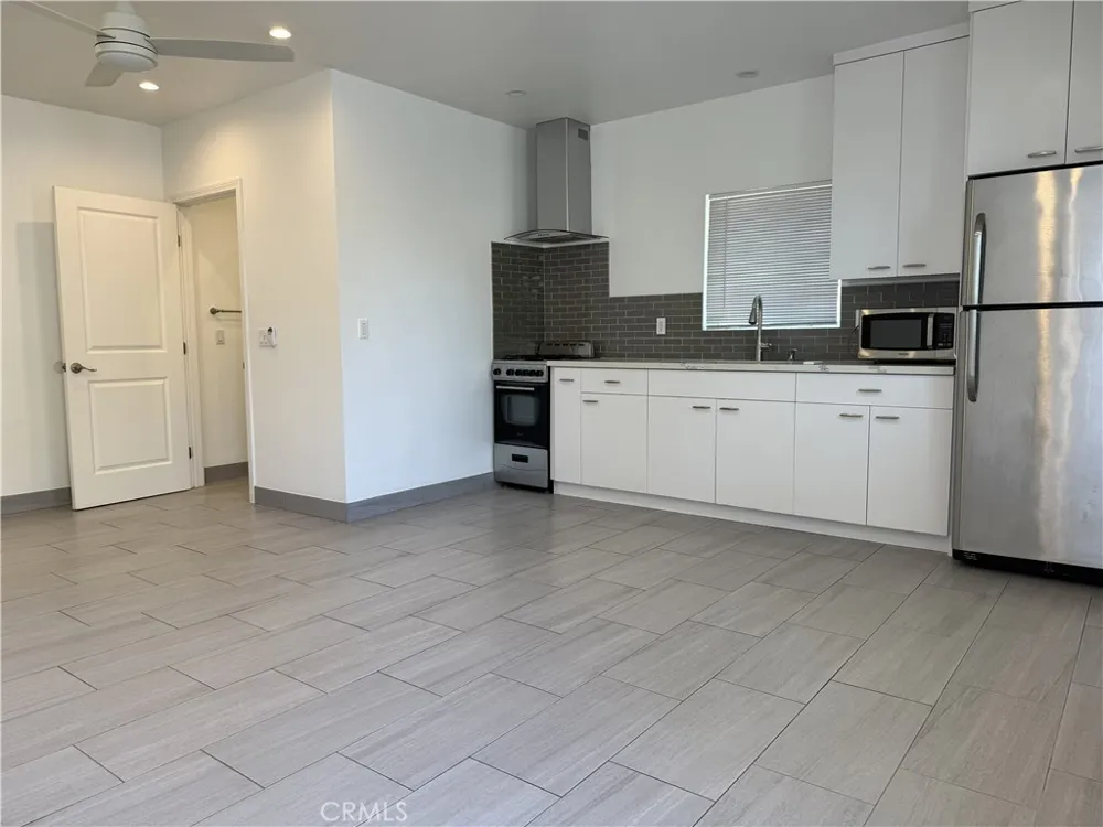 17843 Victory Blvd Reseda, CA 91335