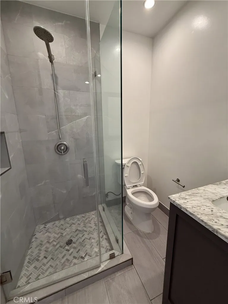 17843 Victory Blvd Reseda, CA 91335