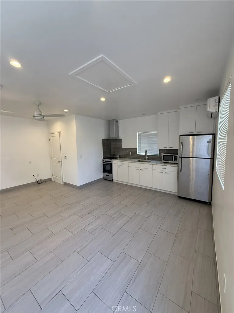 17843 Victory Blvd Reseda, CA 91335