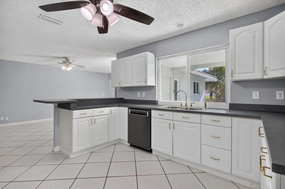 3731 NW 99th Avenue Coral Springs, FL 33065
