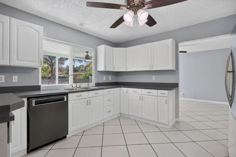 3731 NW 99th Avenue Coral Springs, FL 33065