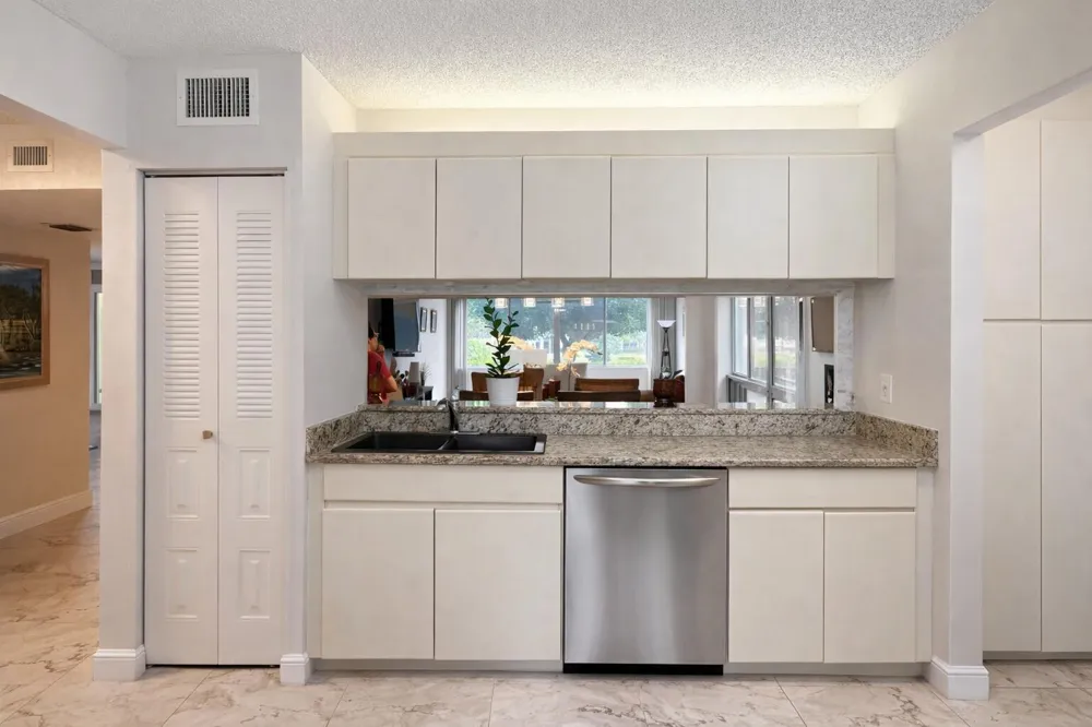 6698 10th Ave Avenue #116 Lake Worth, FL 33467