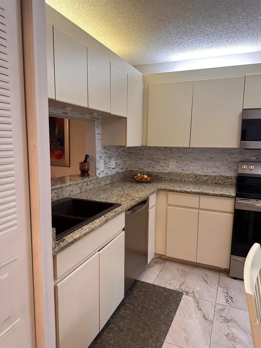 6698 10th Ave Avenue #116 Lake Worth, FL 33467