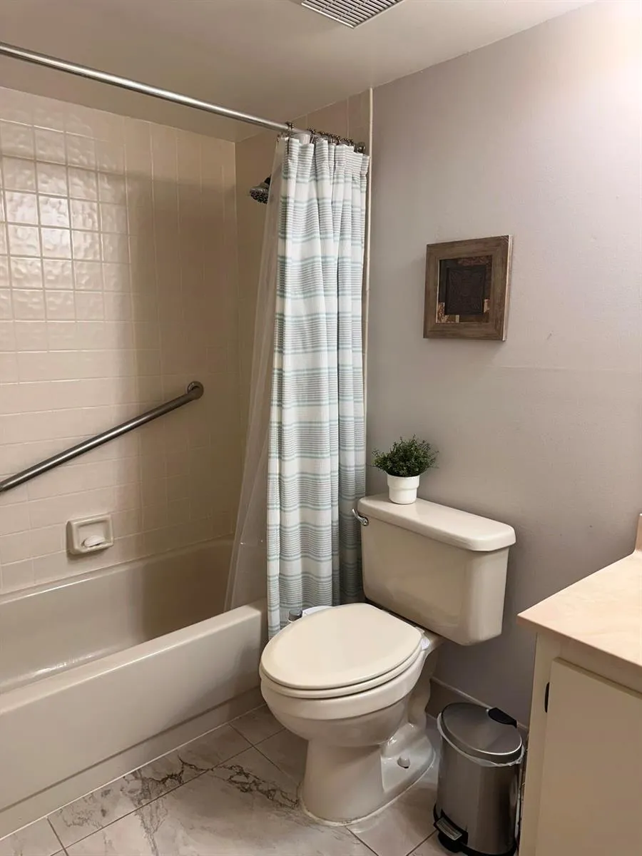 6698 10th Ave Avenue #116 Lake Worth, FL 33467