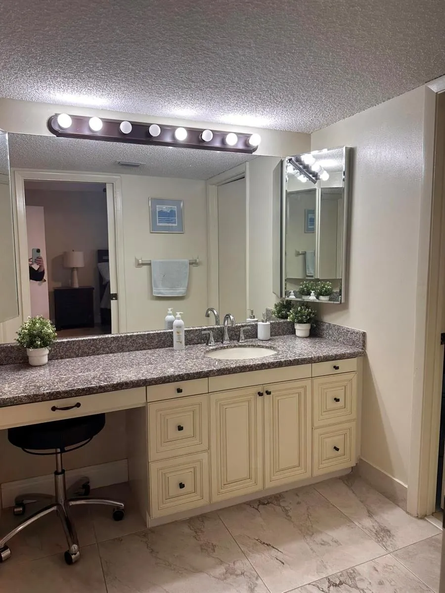 6698 10th Ave Avenue #116 Lake Worth, FL 33467