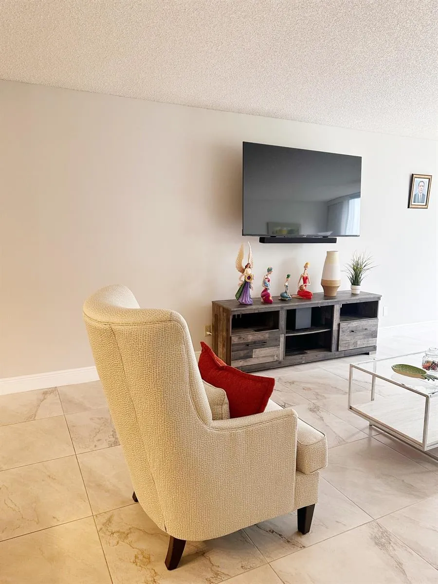 6698 10th Ave Avenue #116 Lake Worth, FL 33467