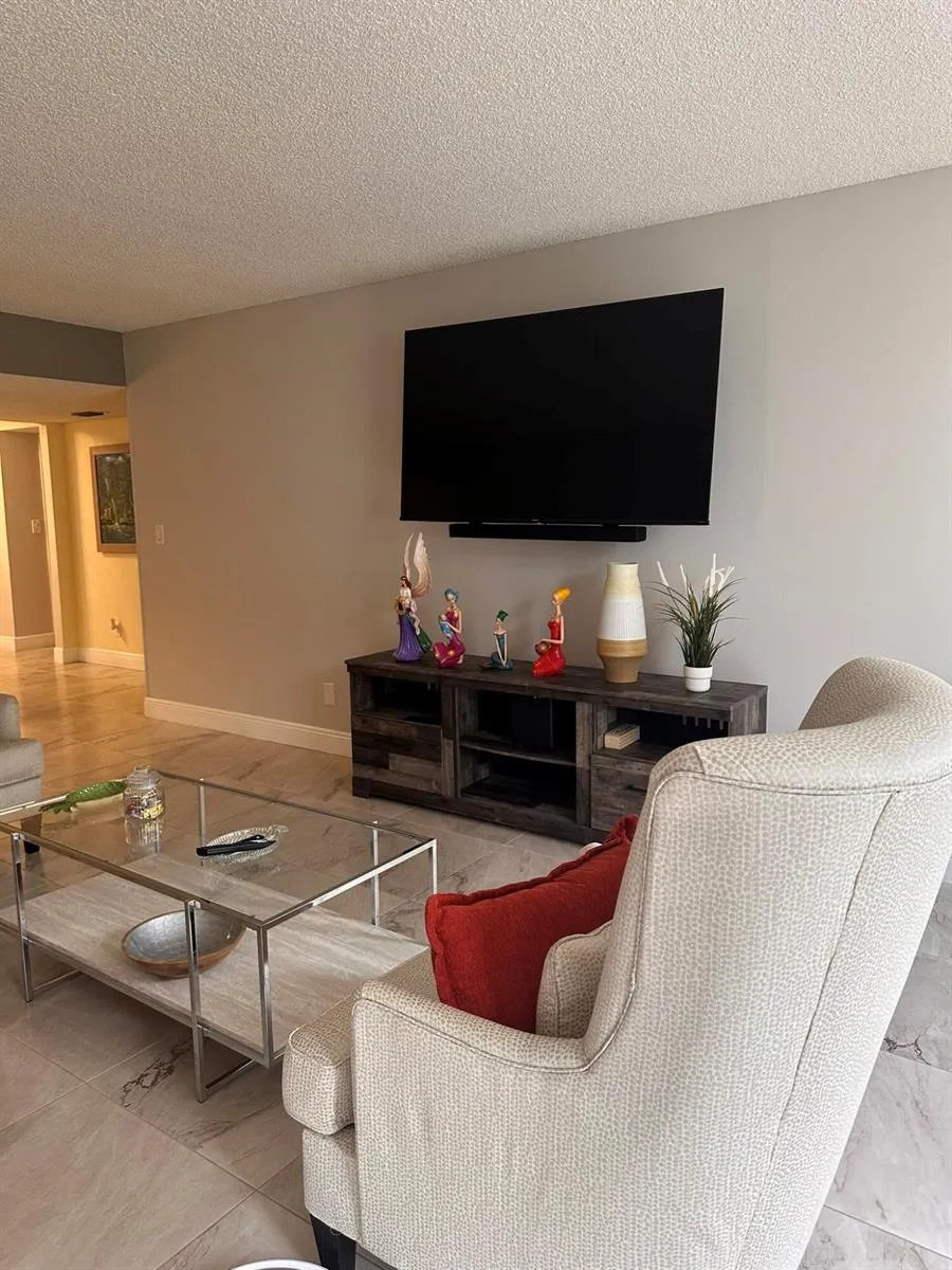 6698 10th Ave Avenue #116 Lake Worth, FL 33467
