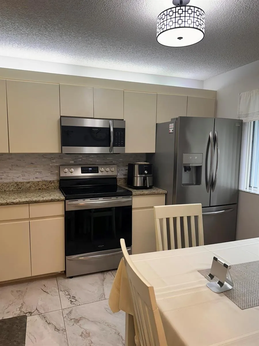 6698 10th Ave Avenue #116 Lake Worth, FL 33467