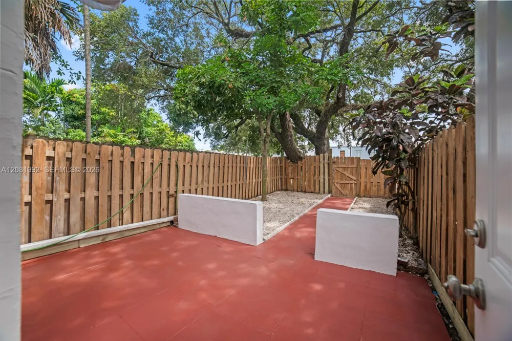 1710 NE 142nd St #1710 North Miami, FL 33181