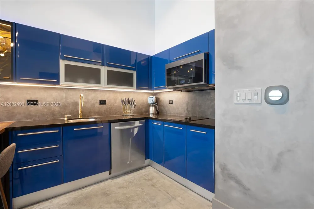 253 NE 2nd St #314 Miami, FL 33132