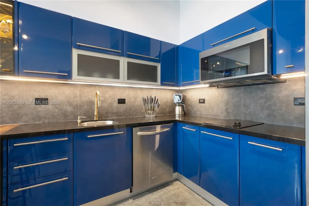 253 NE 2nd St #314 Miami, FL 33132