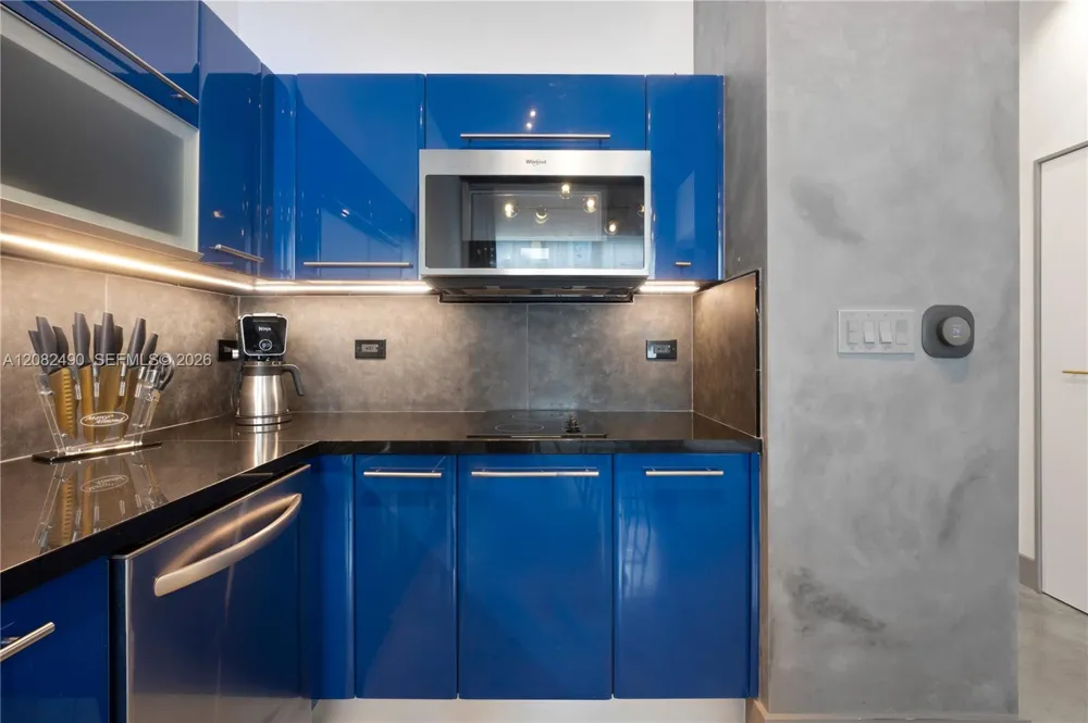 253 NE 2nd St #314 Miami, FL 33132