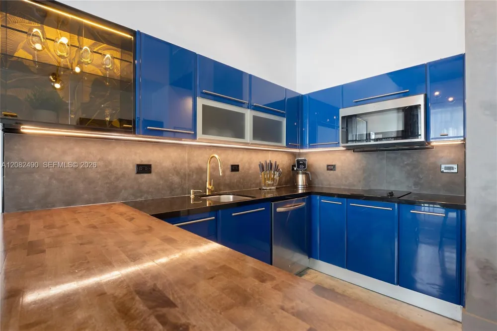253 NE 2nd St #314 Miami, FL 33132