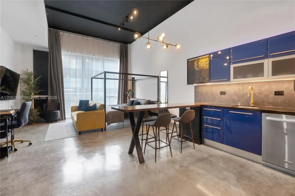 253 NE 2nd St #314 Miami, FL 33132