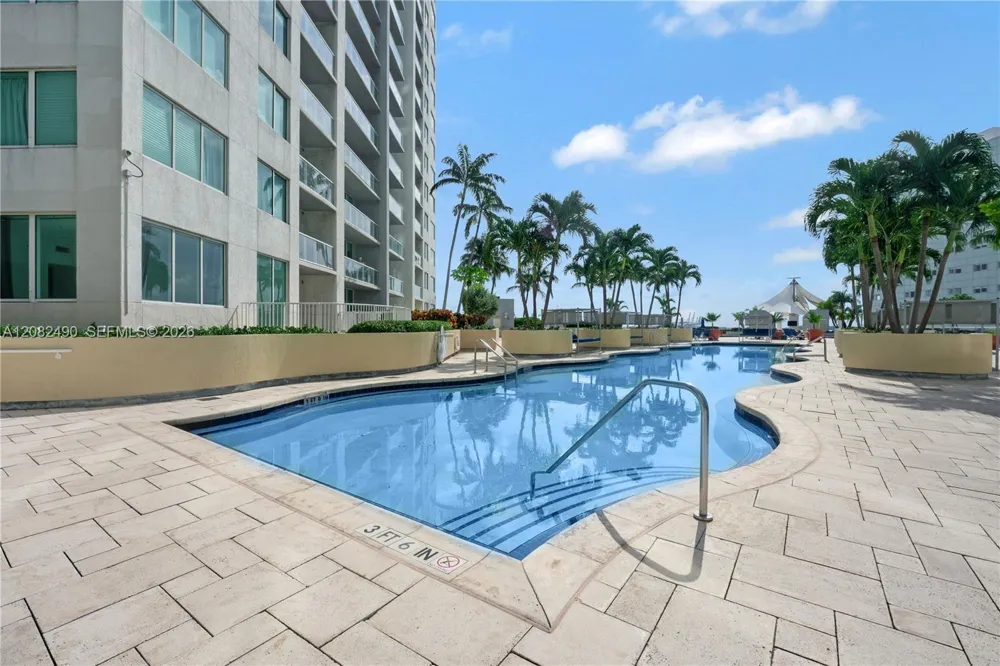 253 NE 2nd St #314 Miami, FL 33132