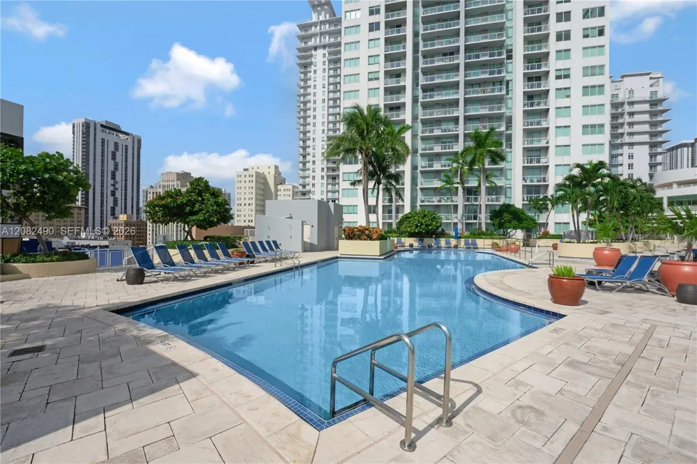 253 NE 2nd St #314 Miami, FL 33132