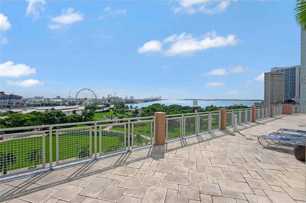 253 NE 2nd St #314 Miami, FL 33132