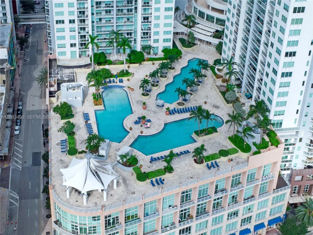 253 NE 2nd St #314 Miami, FL 33132