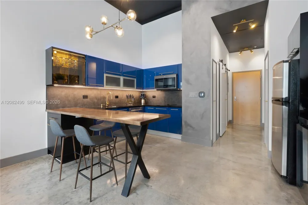 253 NE 2nd St #314 Miami, FL 33132