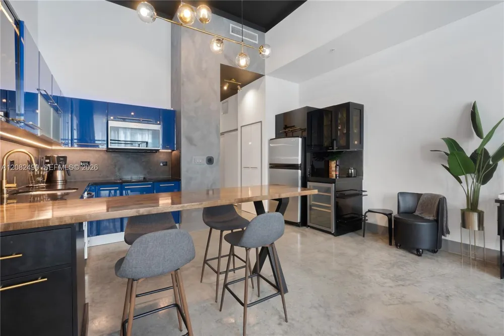 253 NE 2nd St #314 Miami, FL 33132
