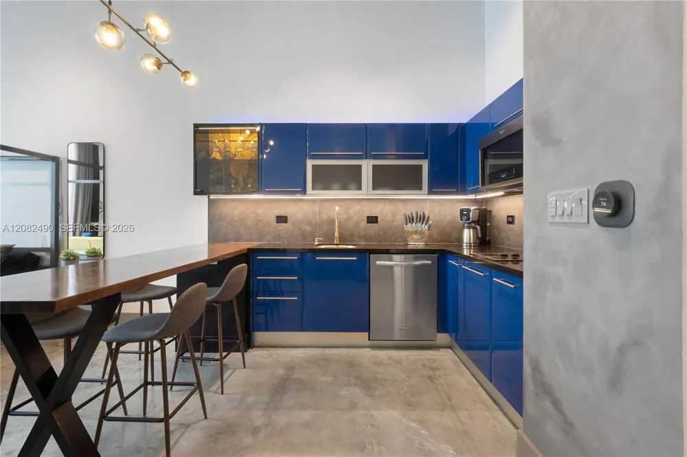 253 NE 2nd St #314 Miami, FL 33132