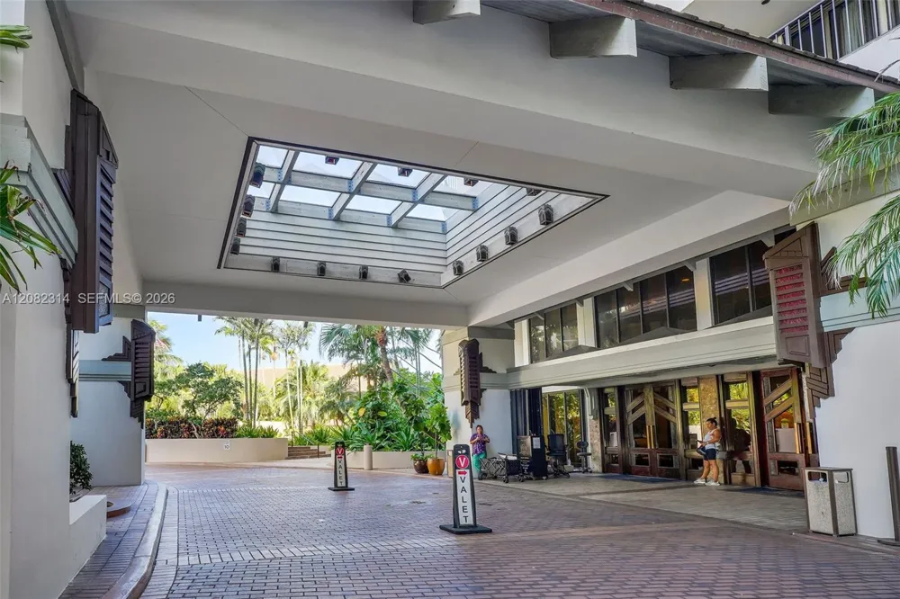 520 Brickell Key Dr #A1007 Miami, FL 33131
