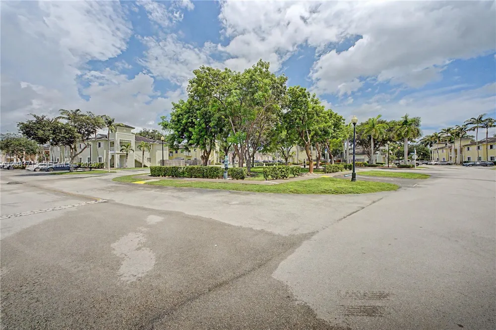 2630 NE 3rd Dr #202 Homestead, FL 33033