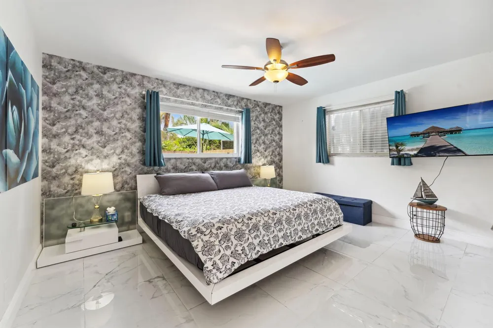 1243 GARFIELD STREET Hollywood, FL 33019