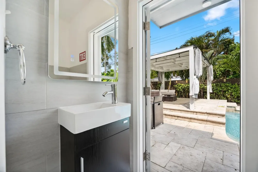 1243 GARFIELD STREET Hollywood, FL 33019