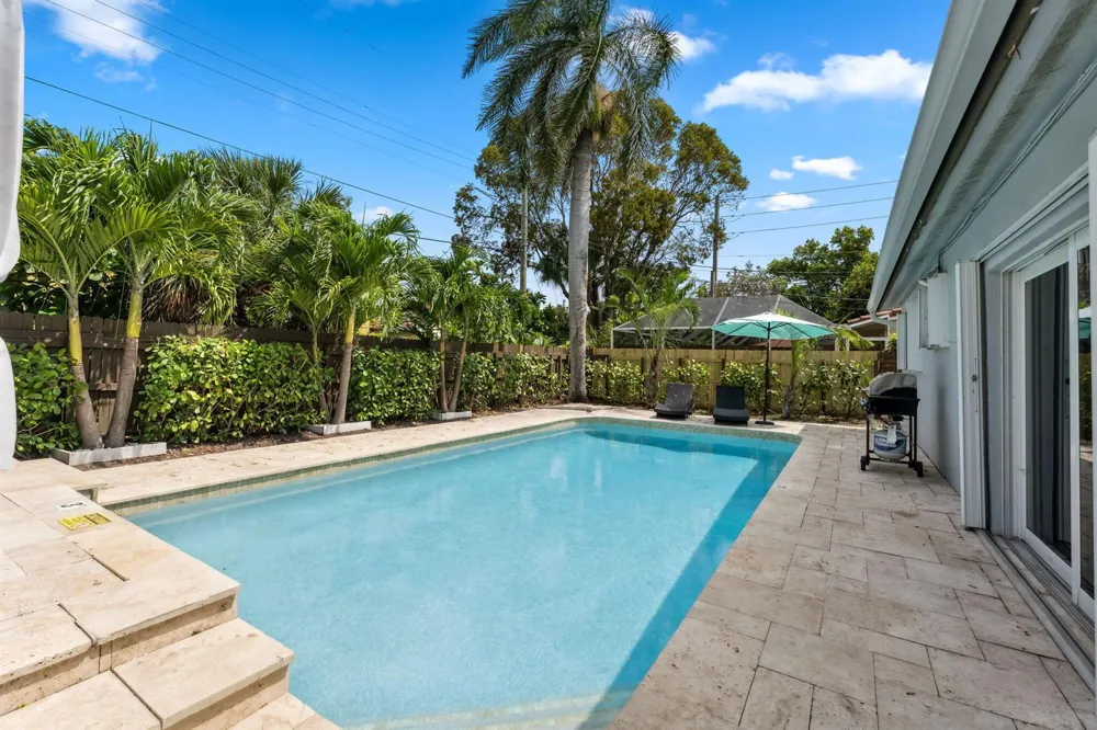 1243 GARFIELD STREET Hollywood, FL 33019